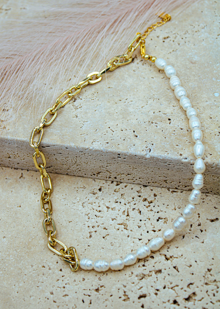 DAINTY PEARL CHOKER